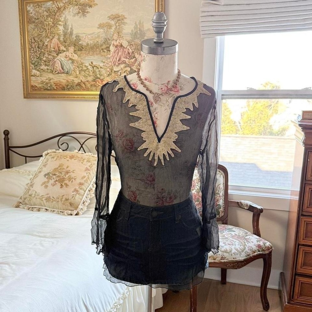 black gold embroidered top y2k zbd 100% silk black embroidered top size 6